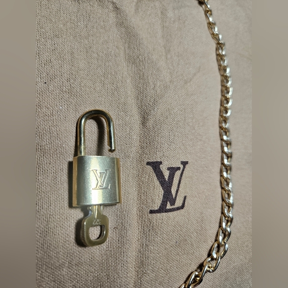2 Authentic Louis Vuitton Lock & Keys #322 & #323 (Plus 2 unbranded chains) - Picture 2 of 8